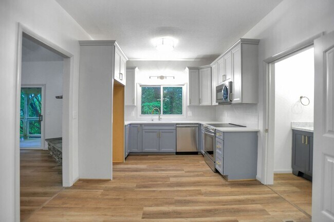 Building Photo - Charming 2BR House in Tryon