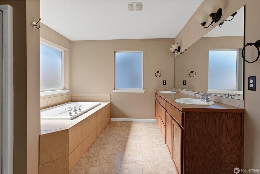 Building Photo - 3114 Highlands Blvd