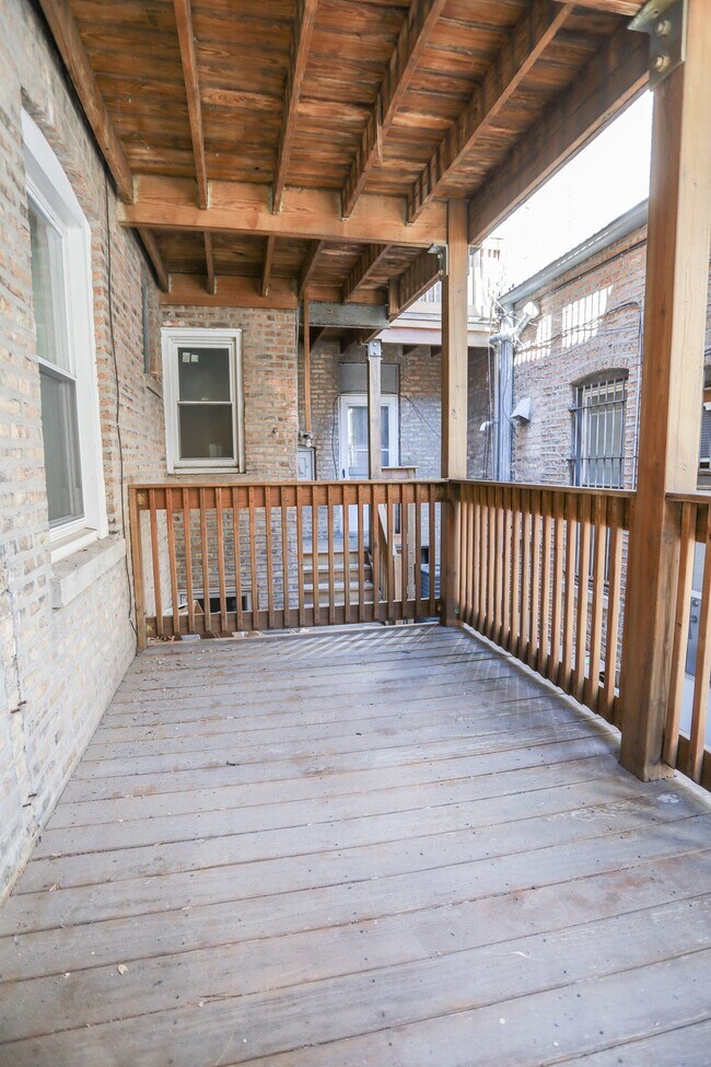 Building Photo - 3953 N Hoyne Ave