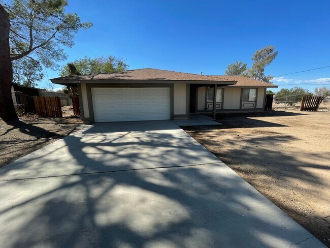 Building Photo - Hesperia-Refurbished- 3 Bedrooms, 2 Bathro...