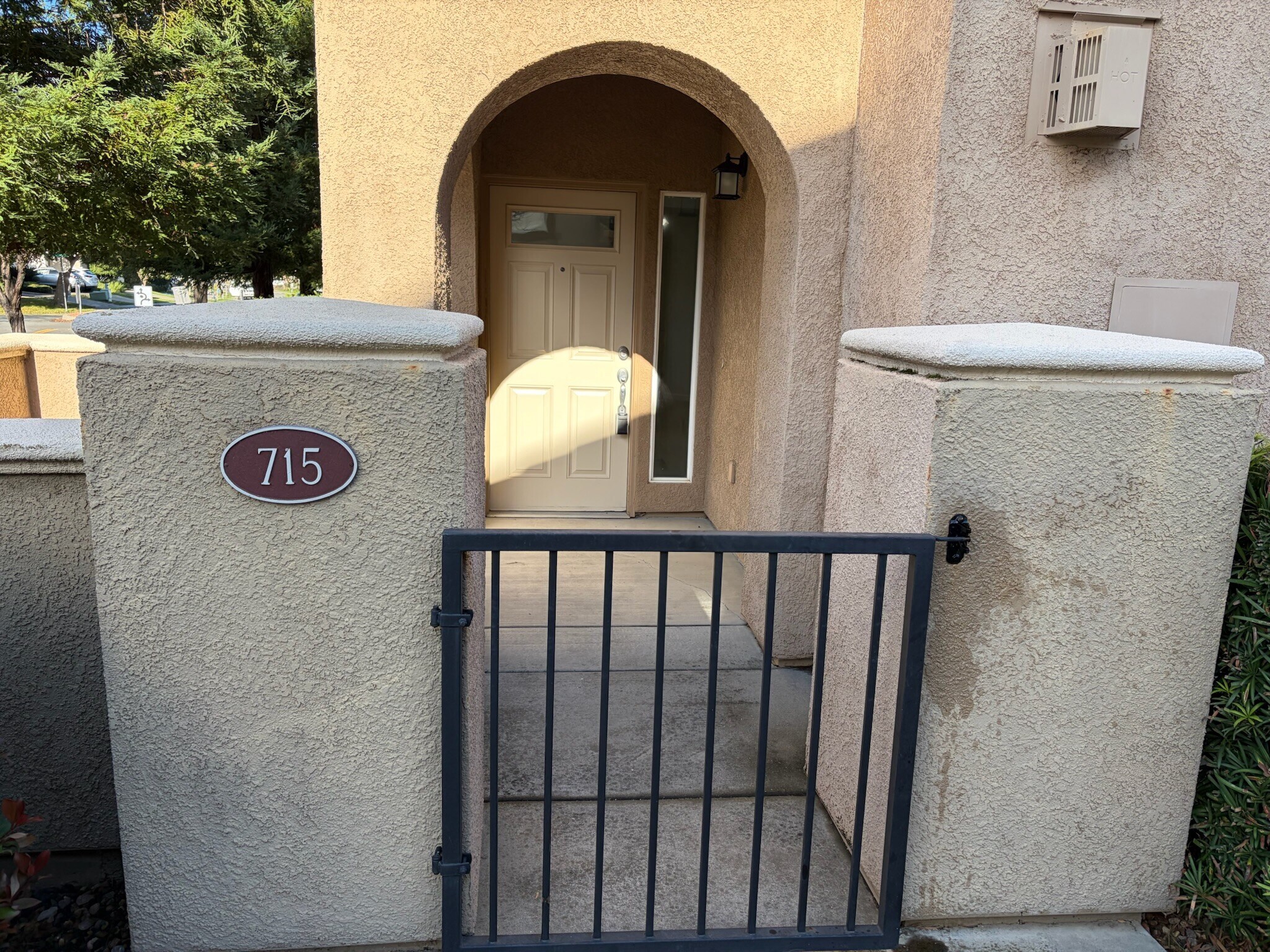 Building Photo - 5350 Dunlay Dr