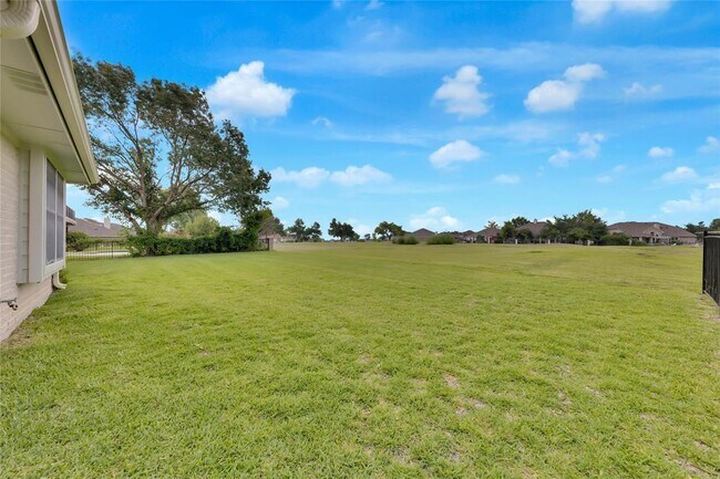 Building Photo - 2721 Butler National Dr