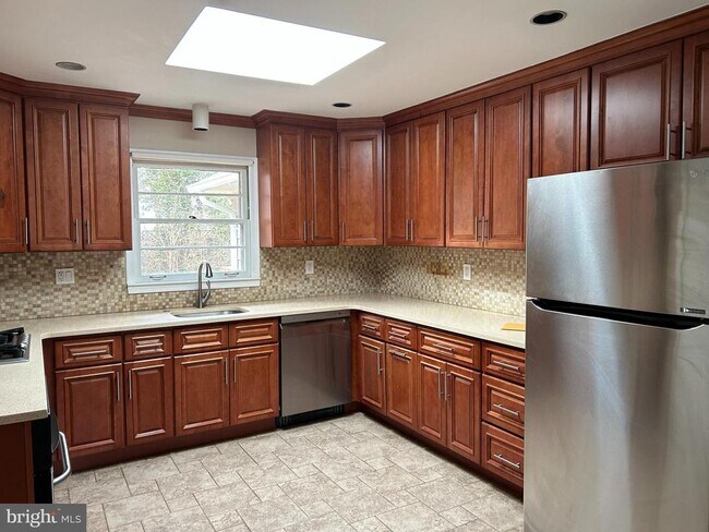 Building Photo - 14 Forester Dr