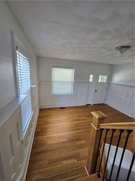 Building Photo - 2245 Cranston St