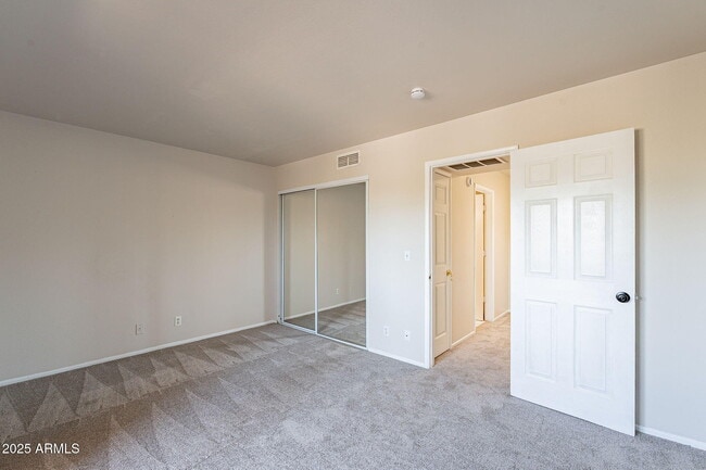 Building Photo - 1319 S Hardy Dr
