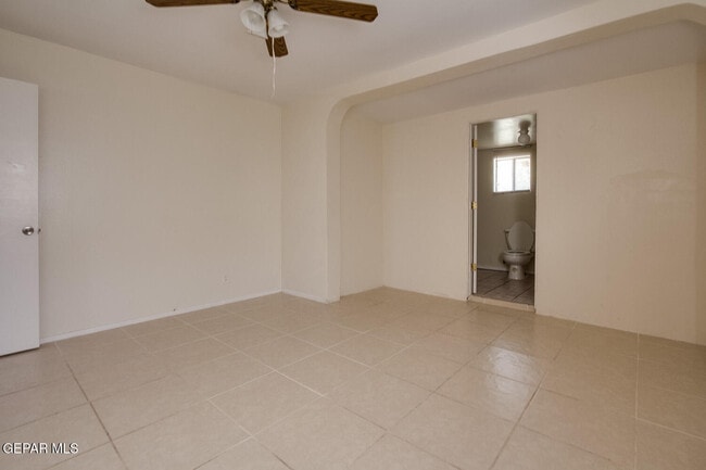 Building Photo - 5729 Waldorf Dr