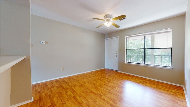 Building Photo - 307 Manuel Dr