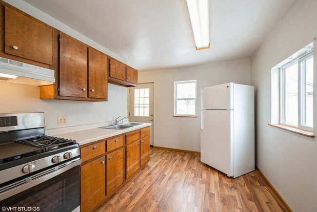 Building Photo - 3740 Kencrest Dr NE