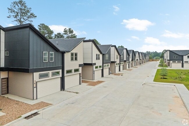 Building Photo - 13102 Honey Suckle Ridge Ln