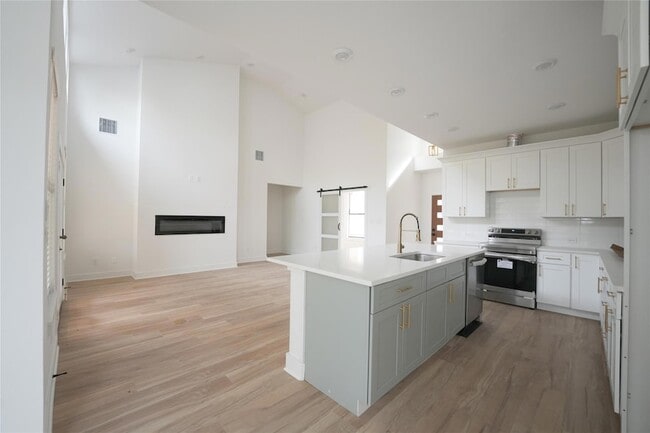 Building Photo - 48 Acacia Dr