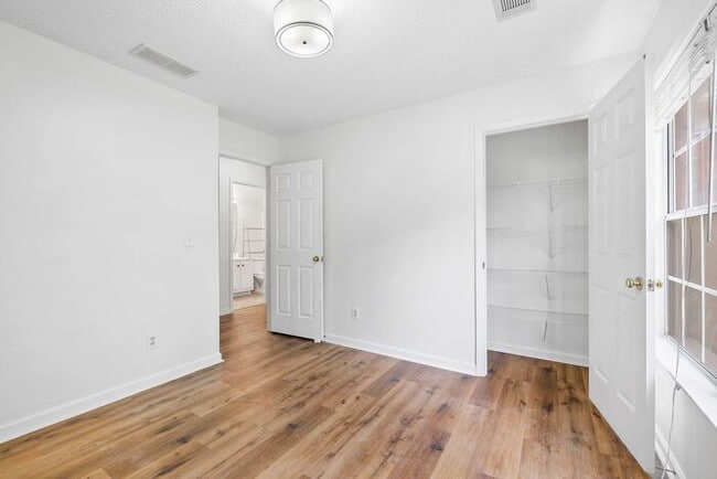 Building Photo - 5840 Haterleigh Dr