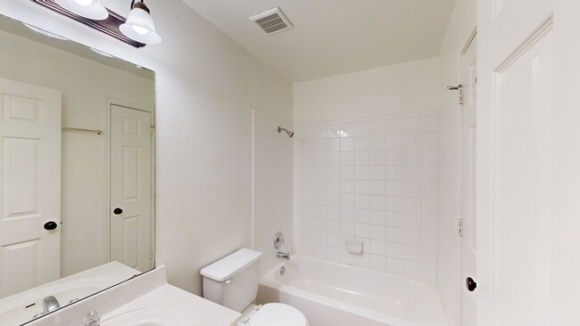 Building Photo - PRICE IMPROVEMENT IN WHITE ROCK $1,995!!!!