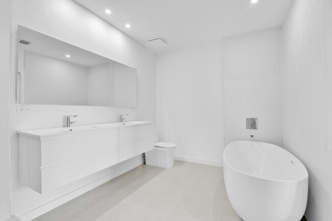 Building Photo - 300 S Australian Ave