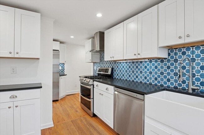 Building Photo - Renovated Home in Jackson Heights, Claymon...