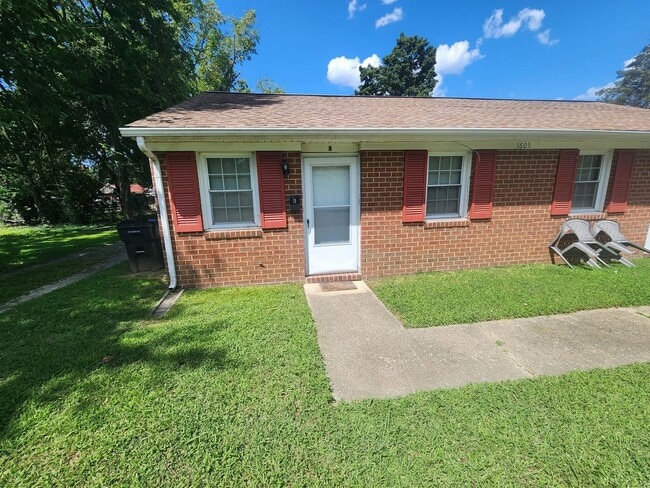 Primary Photo - 1 bedroom duplex