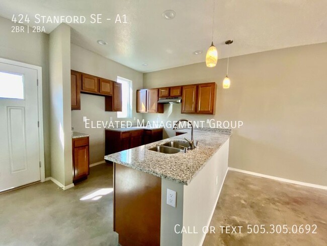Building Photo - 424 Stanford Dr SE