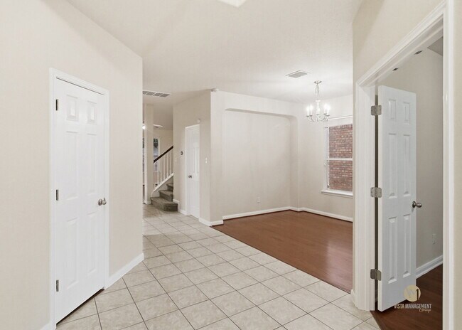 Building Photo - Welcome to this spacious two-story home located in the Enclave at Westover Hills on San Antonio's...
