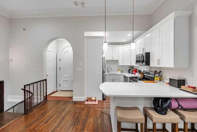 Building Photo - 103 Beacon St