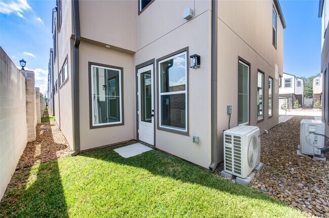 Building Photo - 2914 El Fenice Ln