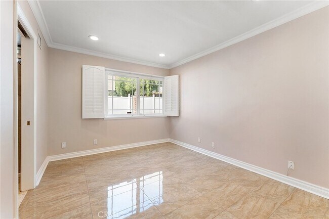 Building Photo - 27045 Esward Dr