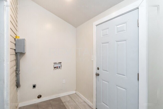 Building Photo - Charming 2-Bedroom Cottage in the Desirable New Saint Francis Community