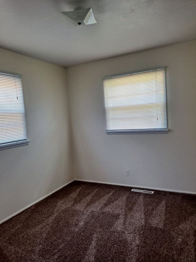 Building Photo - ALL PROSPECTIVE TENANTS MUST SUBMIT A $58 ...