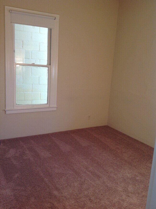 Building Photo - 2524 J St