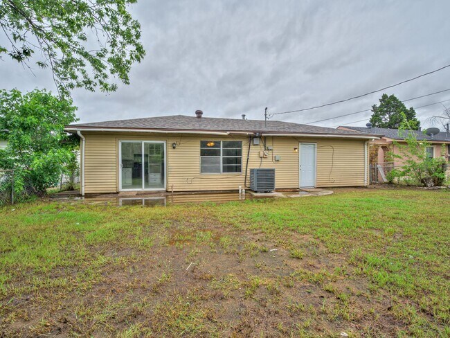 Building Photo - Charming Home in OKC + 4 bedrooms