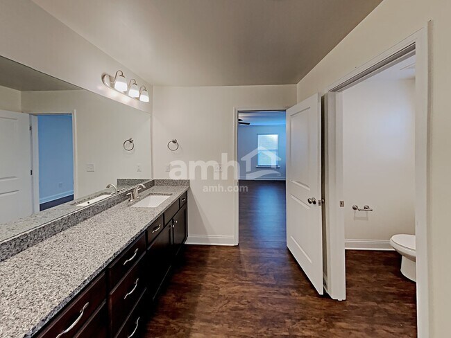 Building Photo - 2133 Leafmore Ct SE