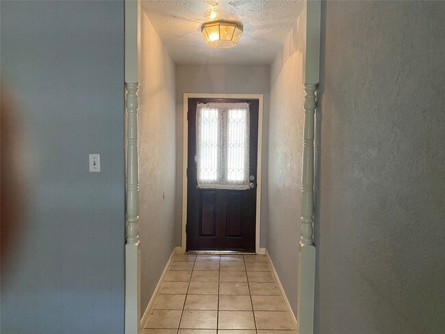Building Photo - 10834 Sela Ln