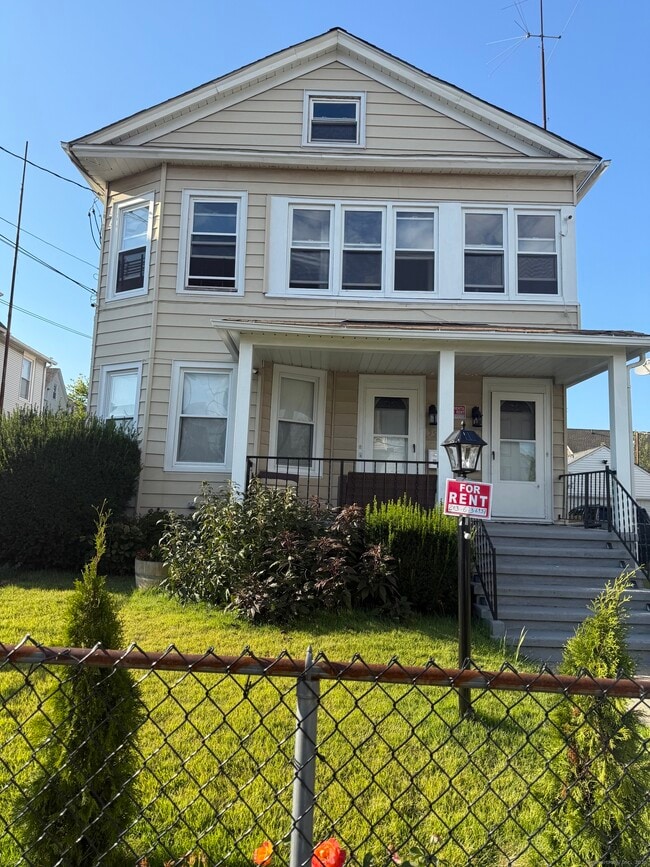 Primary Photo - 354 French St