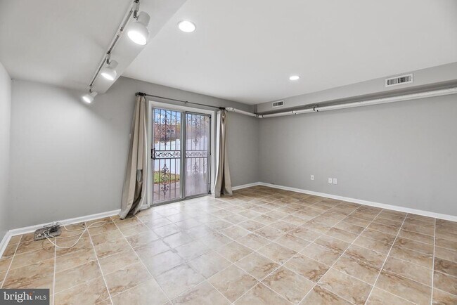 Building Photo - 6218 Lindbergh Blvd.