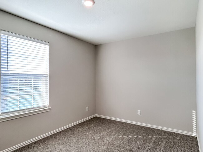 Building Photo - Beautifully Refreshed 3-Bedroom Home in Desirable Hightop Ridge