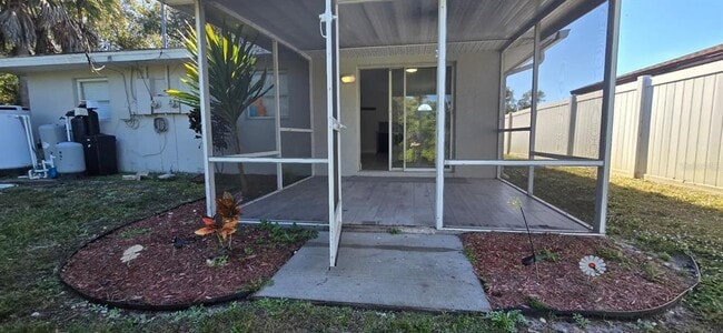 Building Photo - 3722 Rosemary Dr