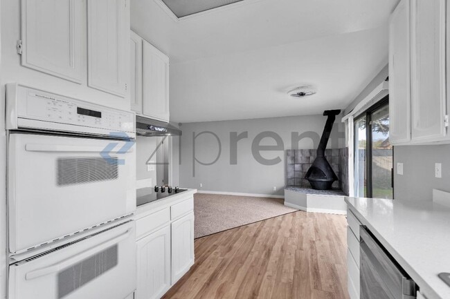 Building Photo - 25 Leslie Ct