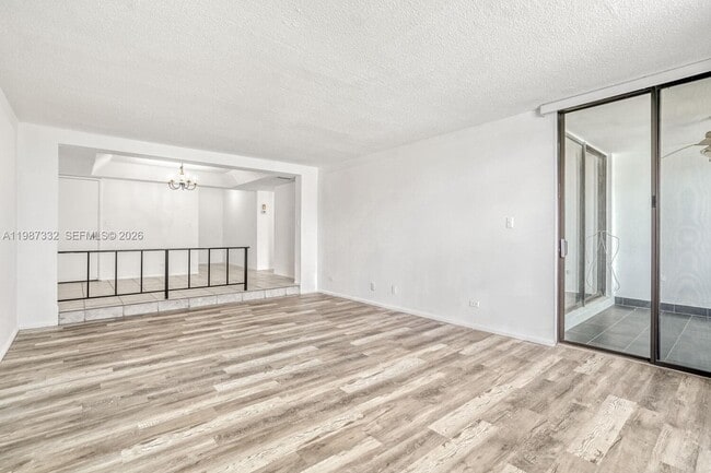 Building Photo - 3760 Inverrary Dr