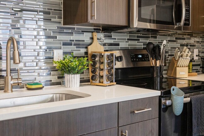 Building Photo - 8122 Midtown Blvd