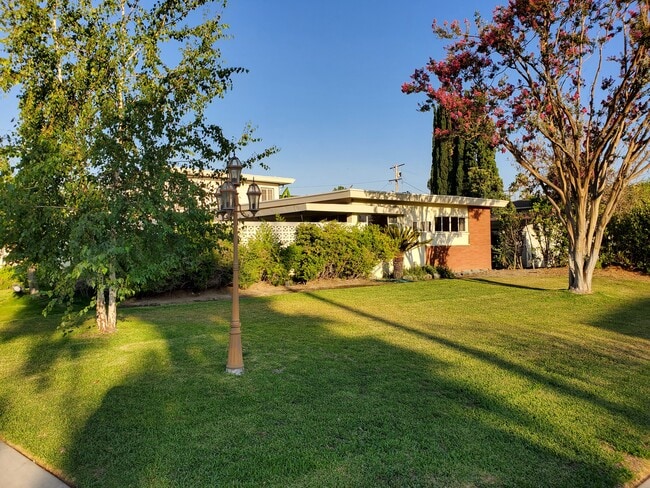 Building Photo - 224 Santa Rosa Rd