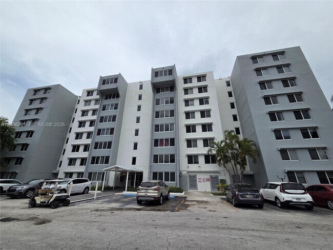 Building Photo - 9001 SW 77th Ave