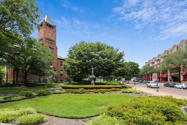 Building Photo - Fabulous 5BR 2.5BA Located in Close in Roc...