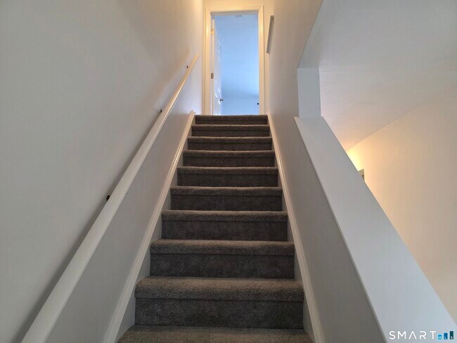 Building Photo - 45 Towne House Rd