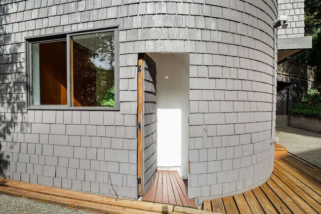 Building Photo - North Capitol Hill One-of-a- Kind Duplex!