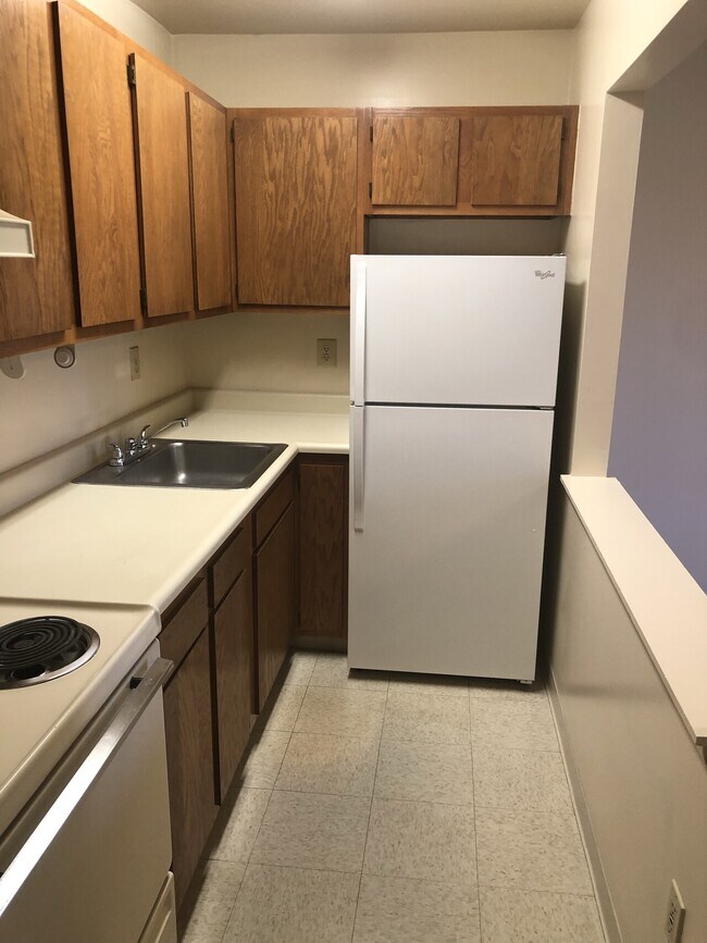 Building Photo - Broadway Apartments