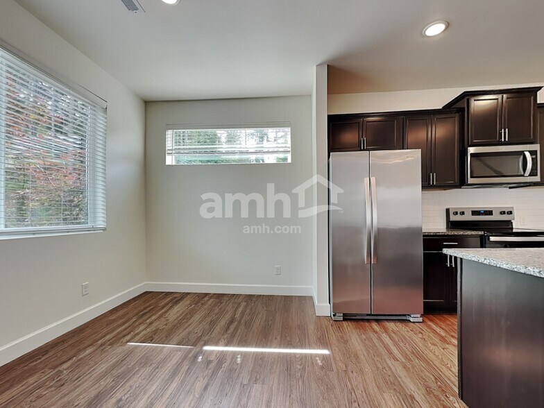 Building Photo - 33013 Lookout Ln