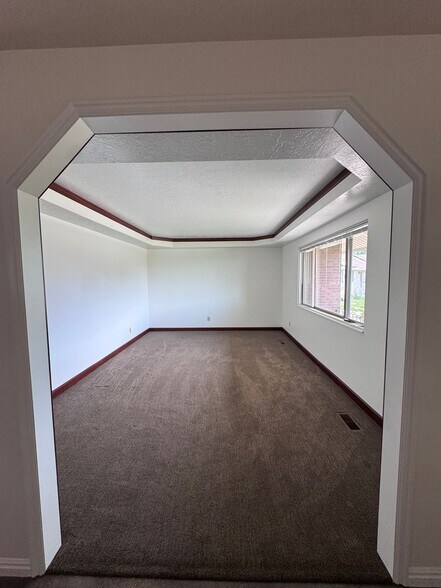 Building Photo - 580 N Allanwood Pl