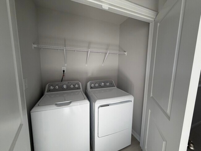 Building Photo - Carolina Springs 2