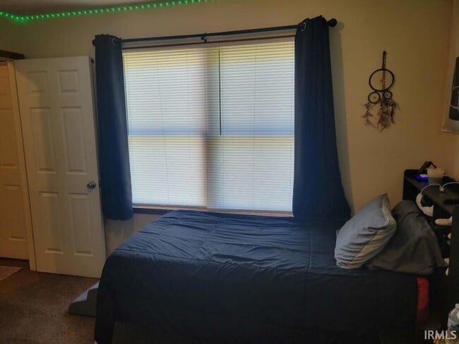 Building Photo - 613 Pines Ln