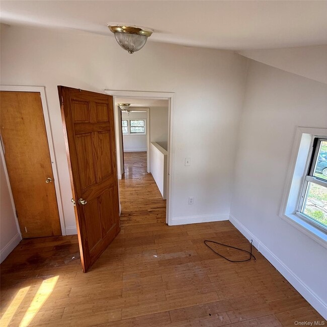 Building Photo - 31 Firwood Rd S