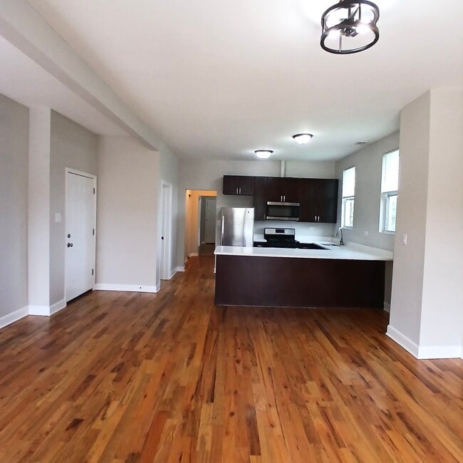 Building Photo - 3614 W McLean Ave