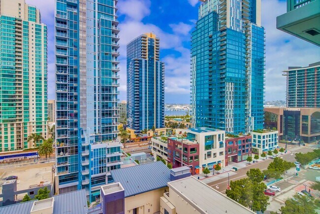 Building Photo - Luxury  Unit in Little Italy
